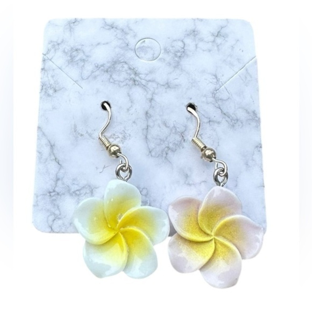 5/$25 Yellow & White Swirl Flower Drop Dangle Earrings